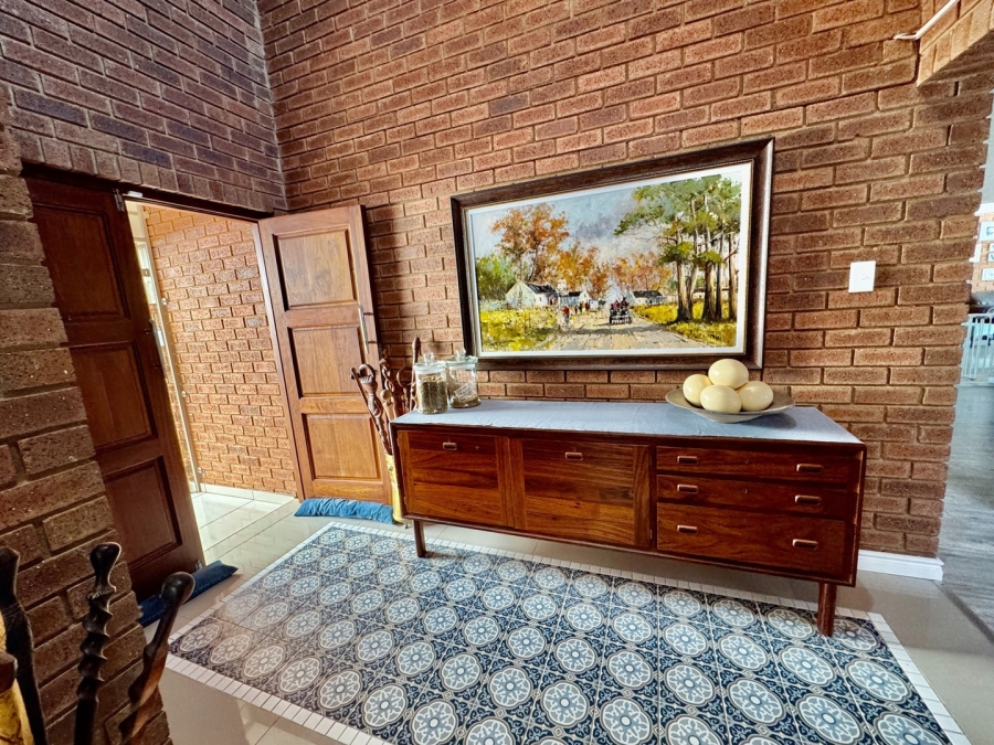 5 Bedroom Property for Sale in Mooivallei Park North West